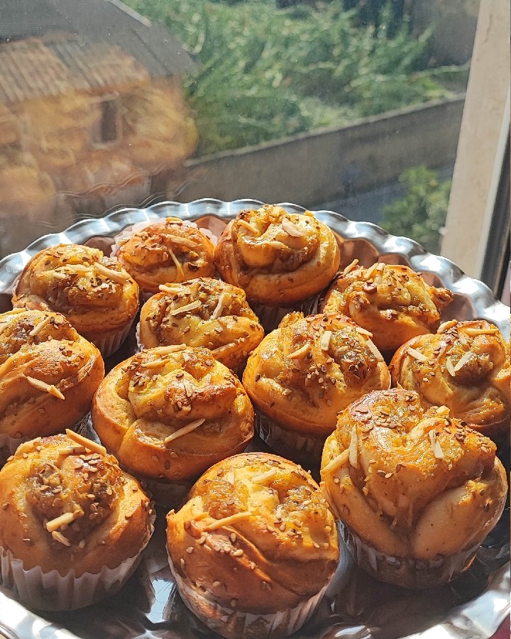 نان رول سیب و دارچین