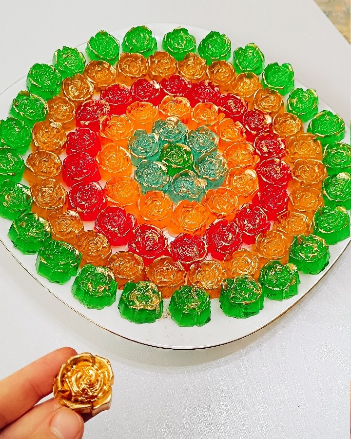 پاستیل رُز لب طلایی