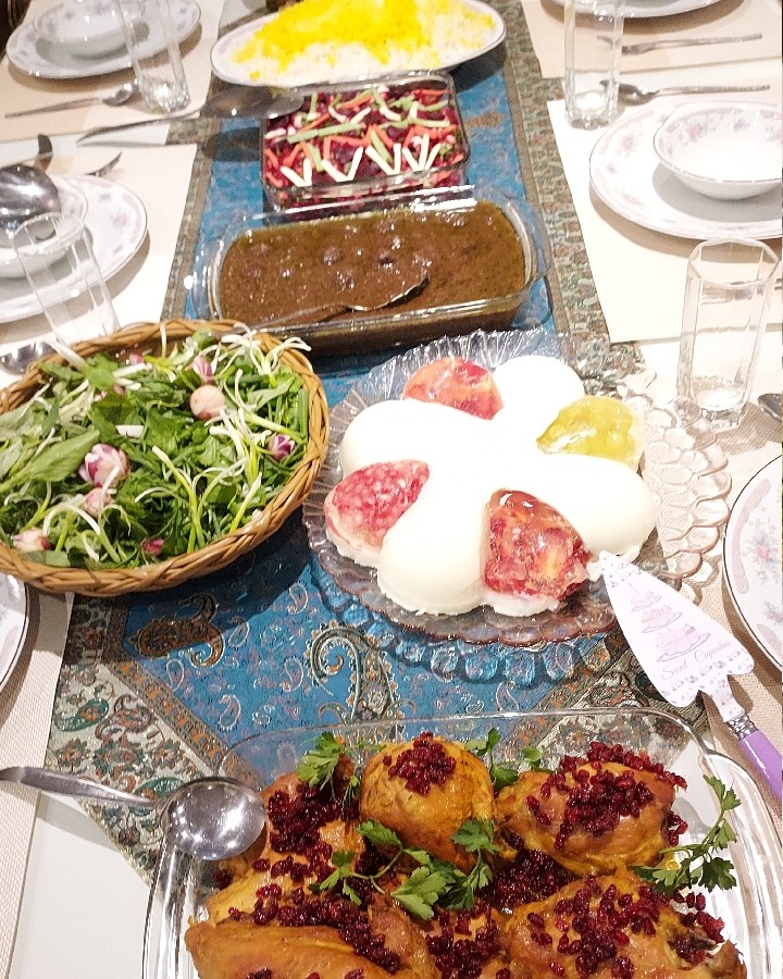 پلوخورشت داوود پاشا ، مرغ پرتقالی، سوپ کدو،سالاد و سبزی و ژله خوشمزه مهمون خانم عربیان بزرگوار 