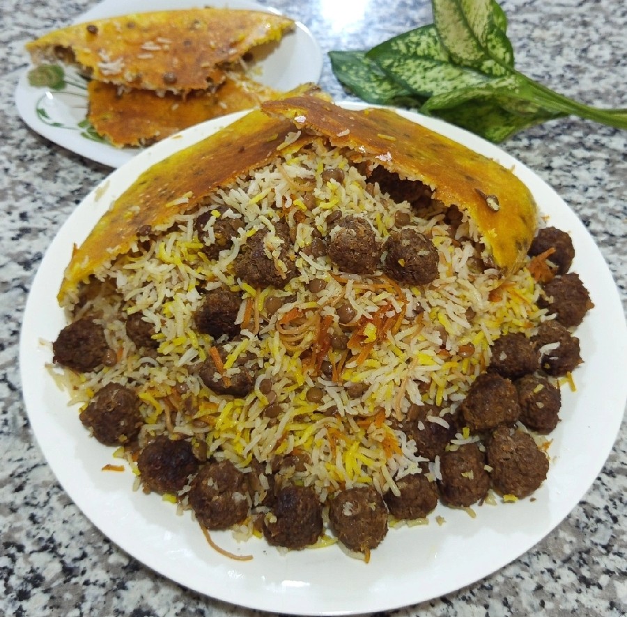 مخلوط پلو با گوشت قلقلی (عدس،هویج،رشته)