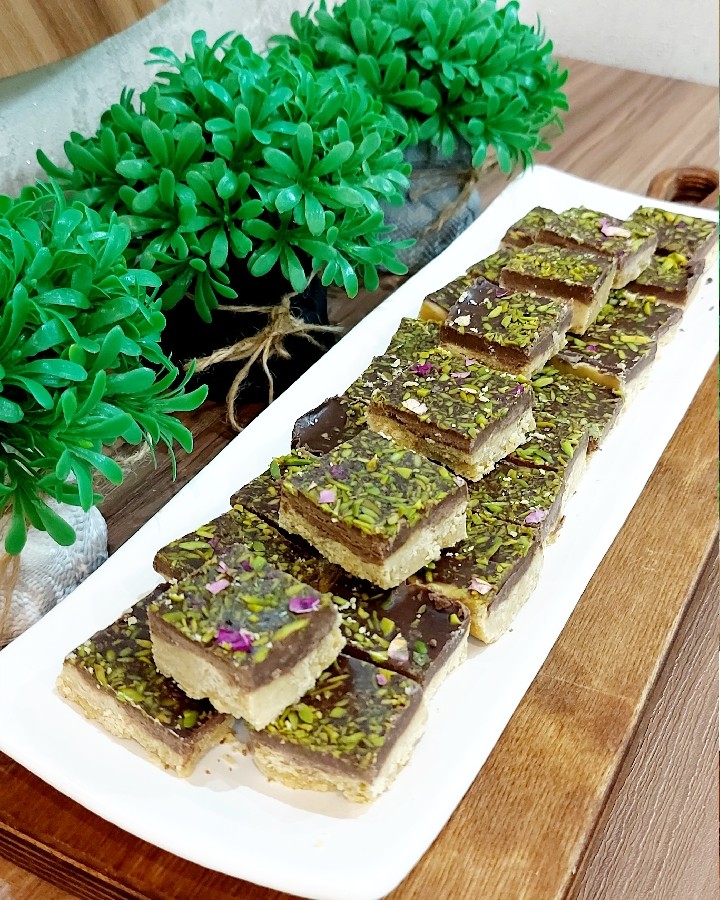 حلوا بوتیکی (ترکیبب ارد نخودچی و سفید با طعم هل و زنجبیل و وانیل)❤️❤️