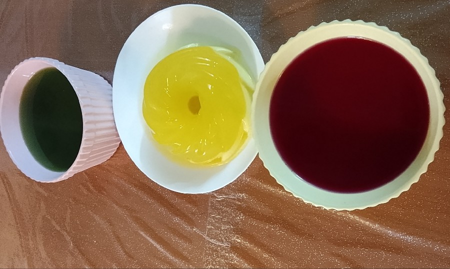 ژله بستی رنگی 