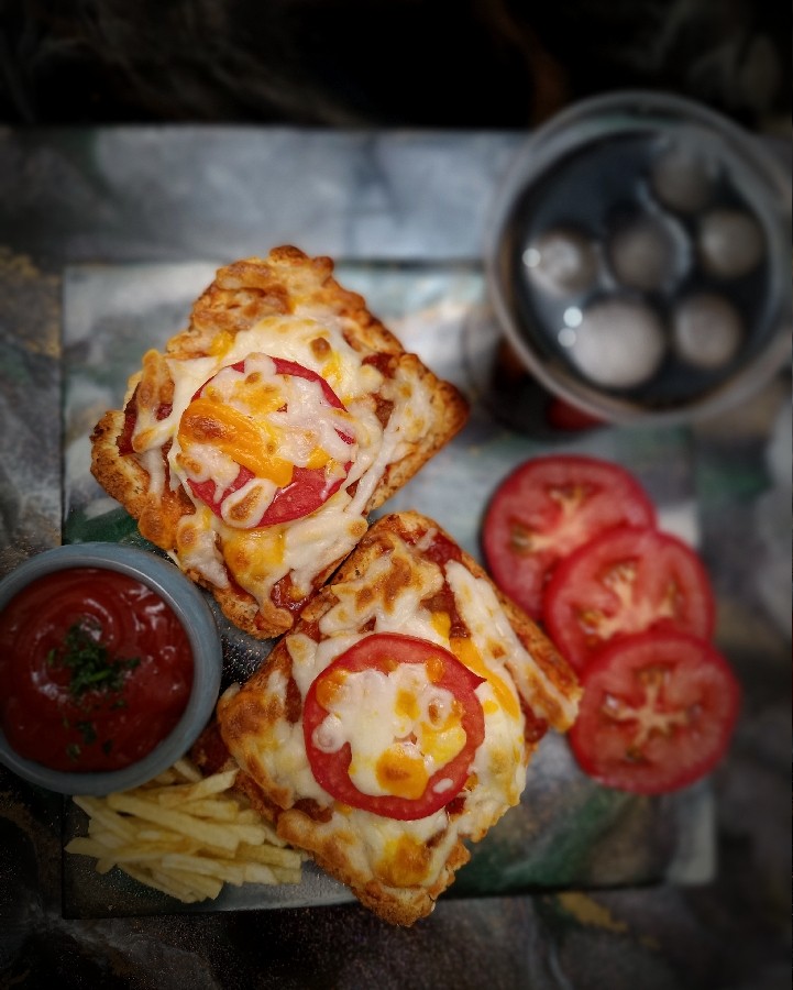 پیتزا نان تست 