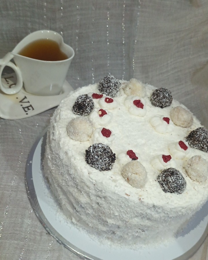 کیک رافائلو  با دستور استاد نفیسه عزیز 