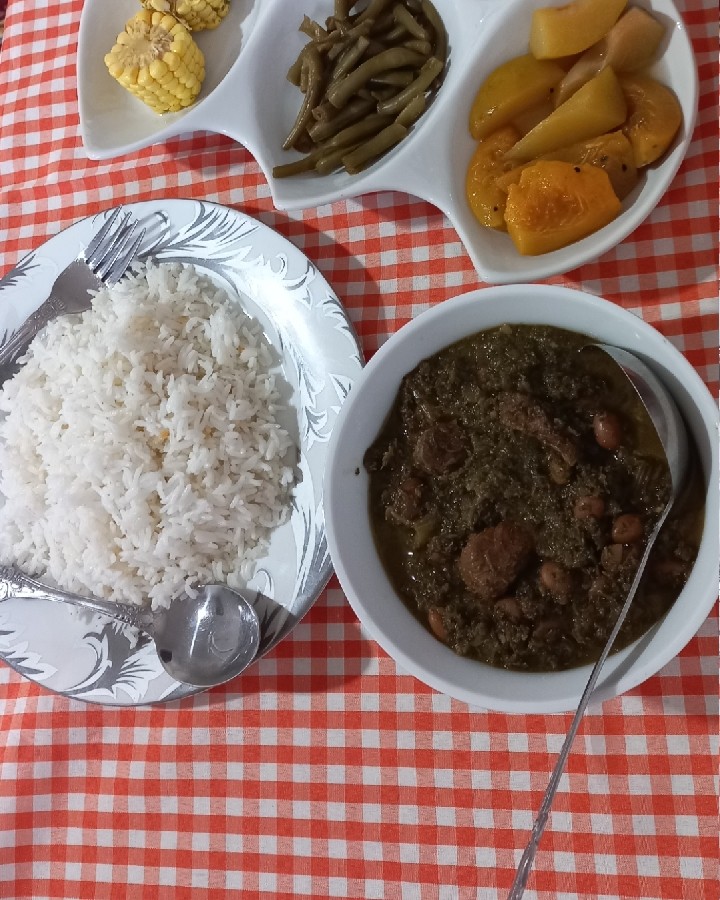 خورش قورمه سبزی 