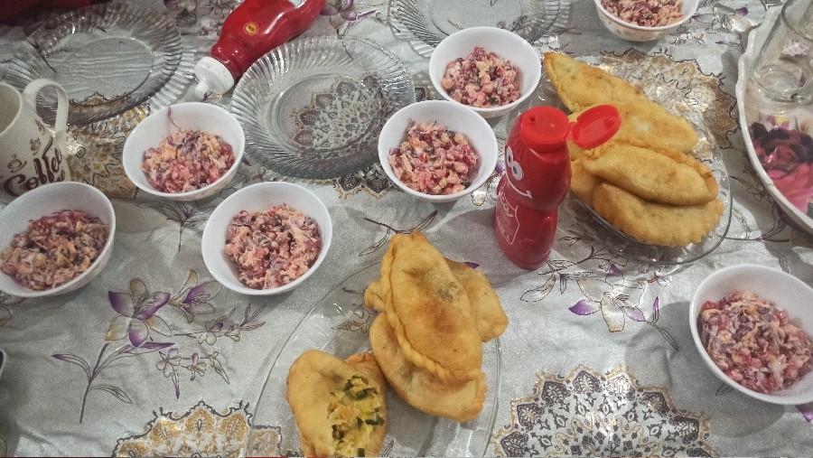 سمبوسه و سالاد انار