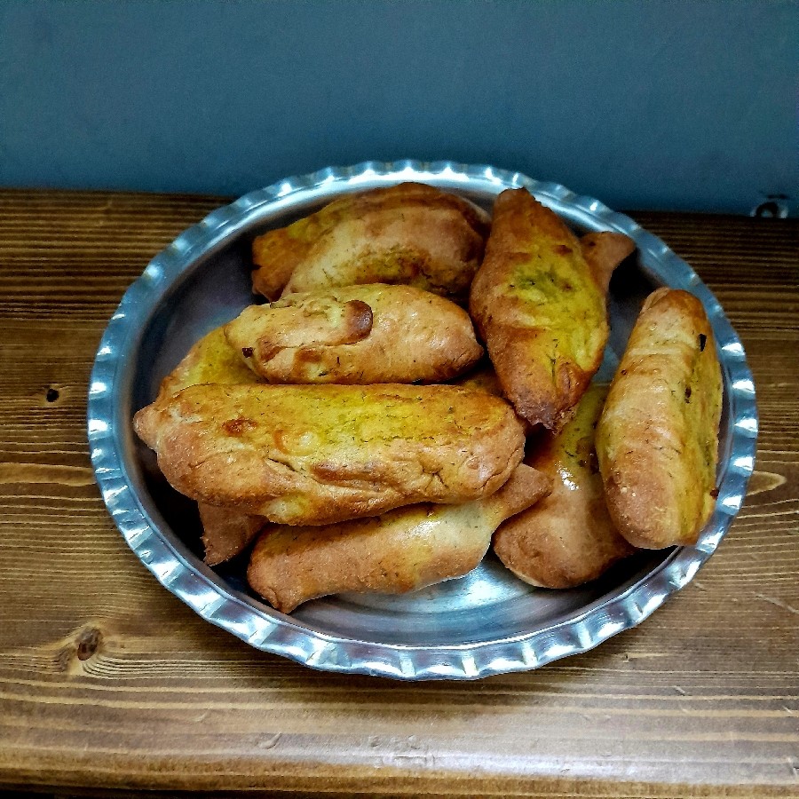 پیراشکی گوشت و پنیر