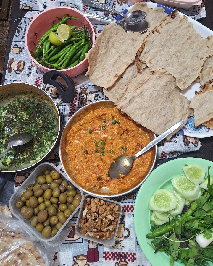 املت گوجه و اسفناج 