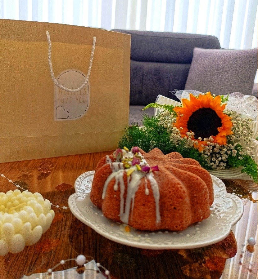 کیک هل و گلاب و زعفران 