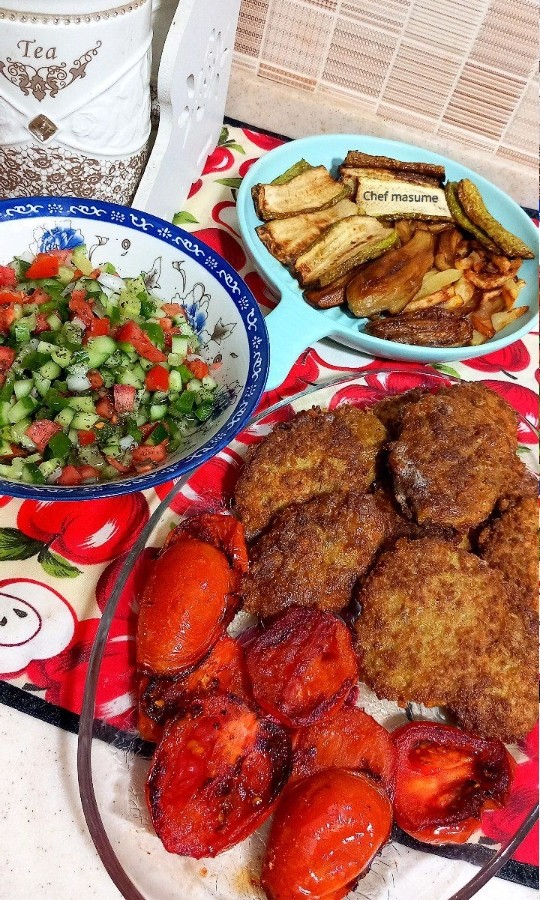 کتلت گوشت سوخاری  
ورق بزن عزیزم  