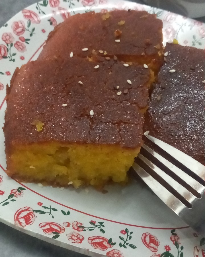 تو مثل دلبری های پاییز می مانی
آدم نمی داند نگاهت کند
یا کوچه به کوچه عاشقانه در آغوش بگیرد
O❤??L
