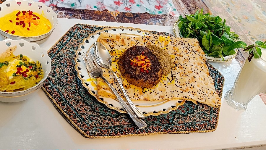 بریان و خورشت ماست 