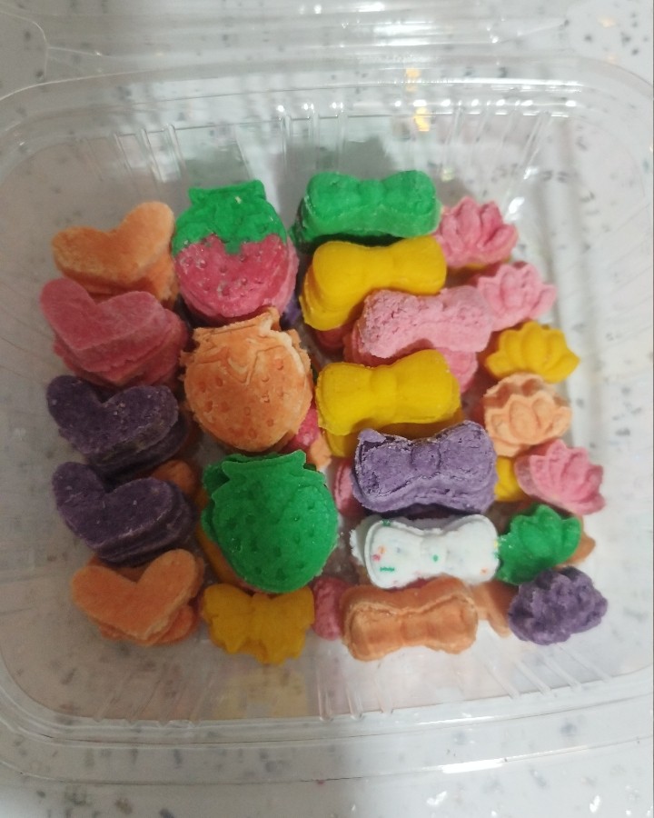 قند گیاهی.نبات گیاهی
قندرنگی با اسانس متفاوت
قند دارچینی
قند نسکافه
قندنعنا
قند هل
انواع نبات گیاهی 