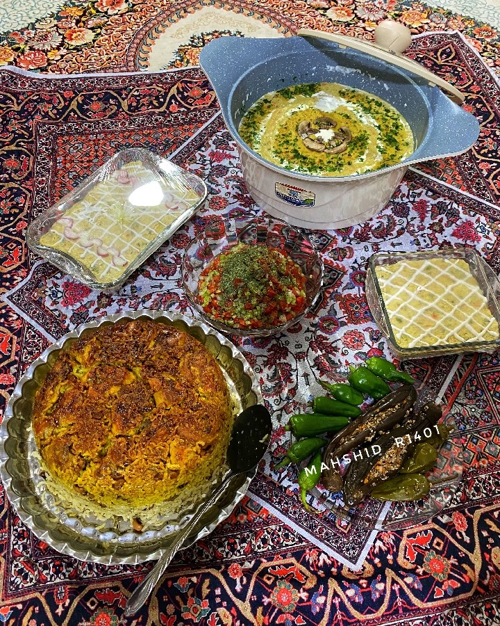 قابلمه پارتی(زیرانداز مرغ و ترشی بادمجون کار من)