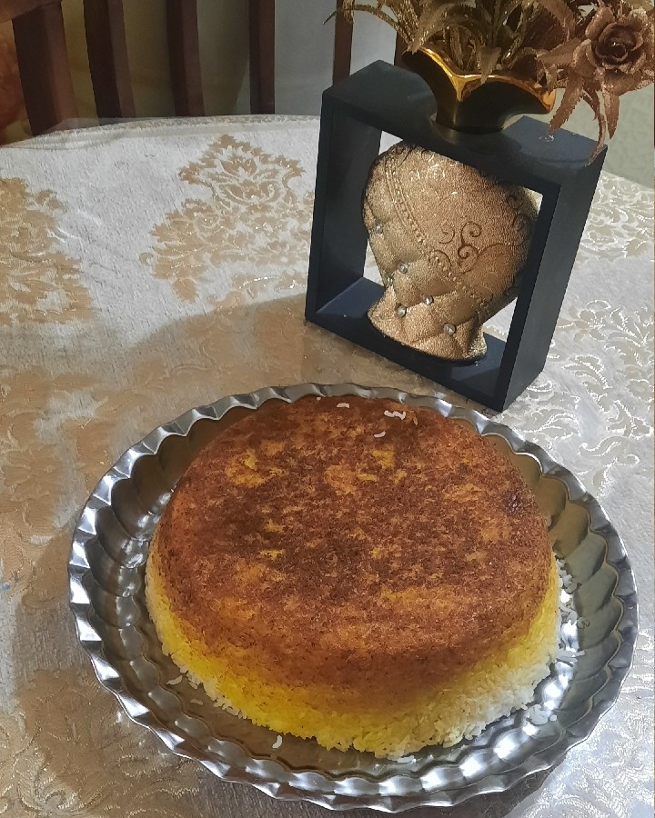 برنج قالبی همراه با تهدیگ تهچینی