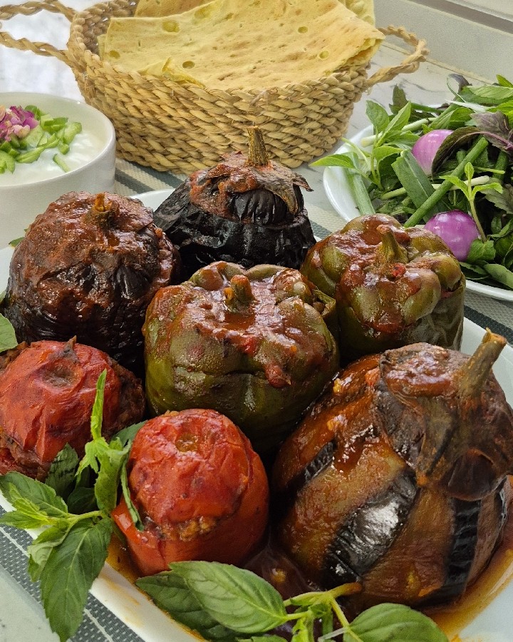 عکس دلمه بادمجون و فلفل و گوجه