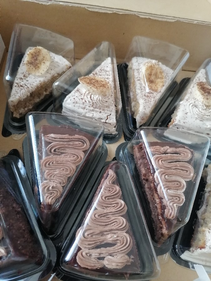 کیک شکلاتی و کیک موز و گردو