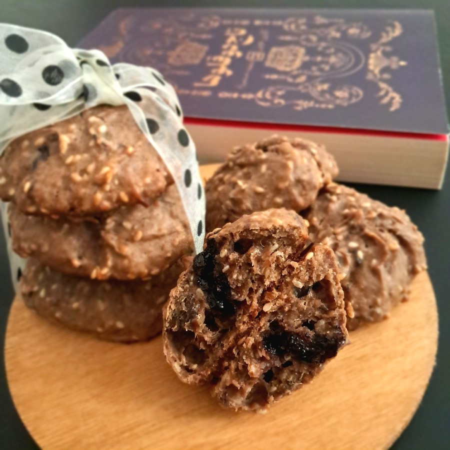 کوکی خرمایی با مغز شکلات