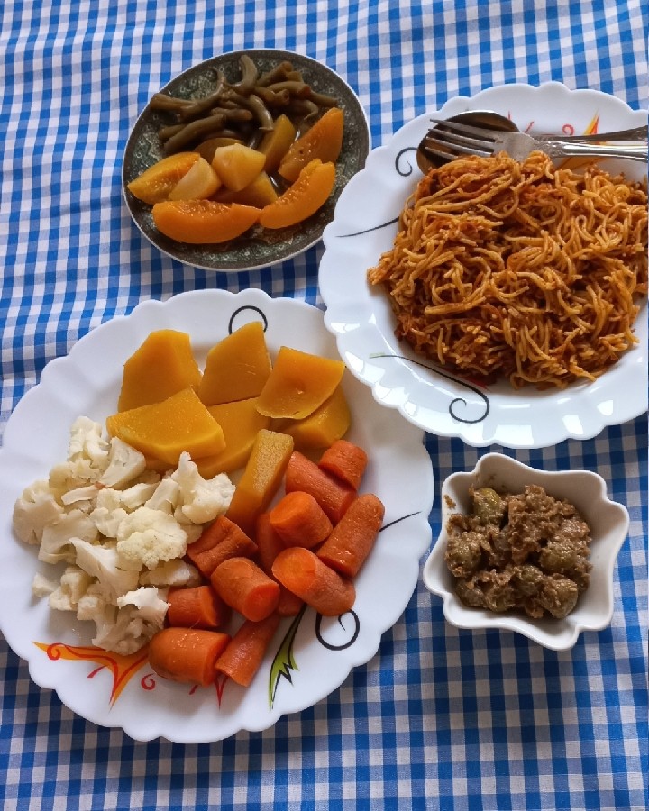 ماکارونی با گوشت چرخ کرده 
