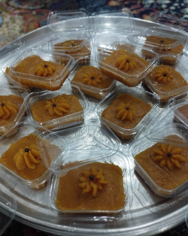 خیرات پنجشنبه حلوای شیرخشک وکیک یزدی 