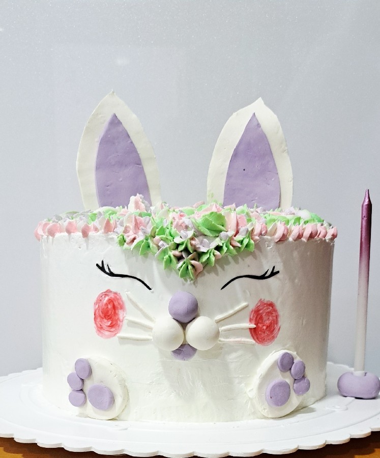 کیک خامه ای تولد