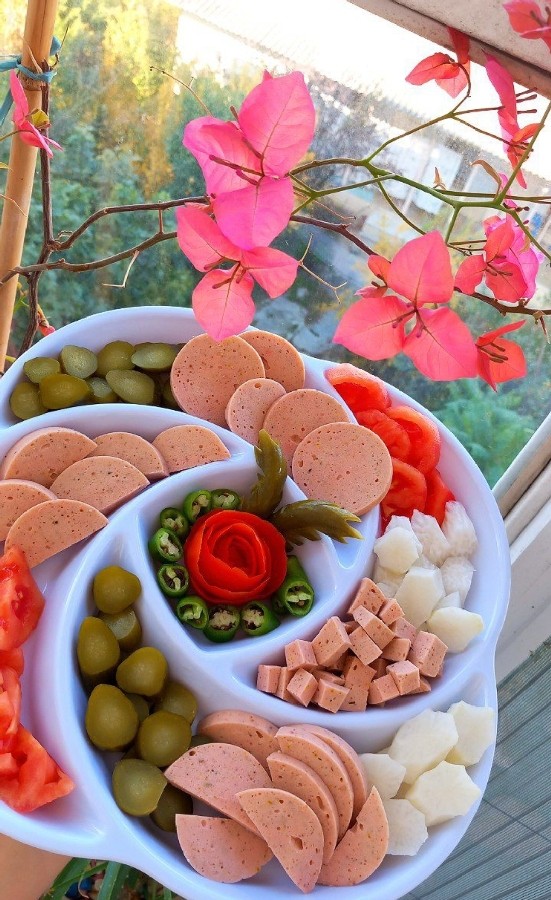 سینی مزه ها   
ورق بزن عزیزم  