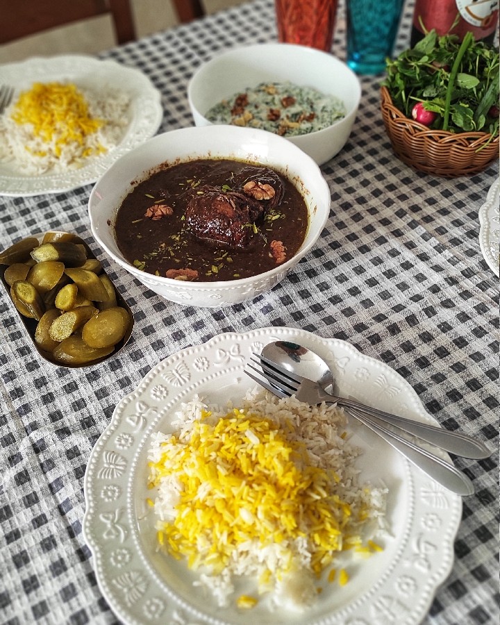 خورش فسنجان با مرغ