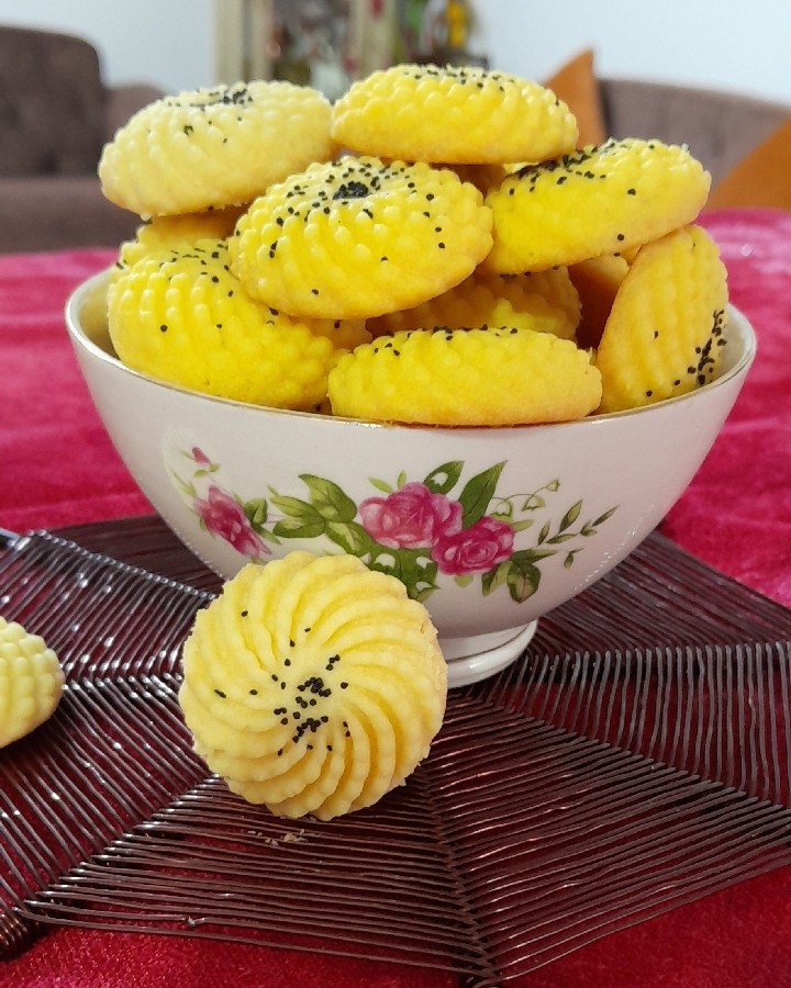 شیرینی زعفرانی