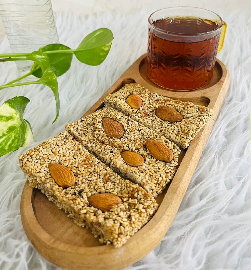 عکس پروتئین بار با دانه چیا 