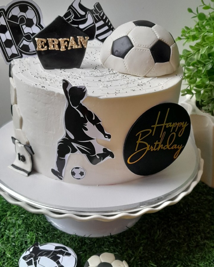کیک فوتبالی