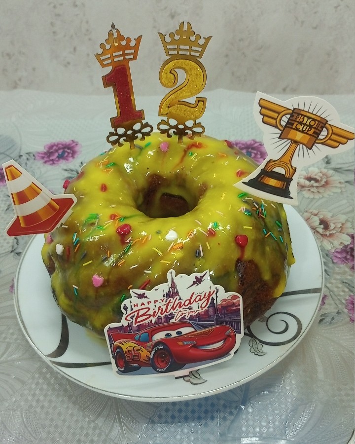 کیک تولد زعفرانی
با سس زعفرانی 