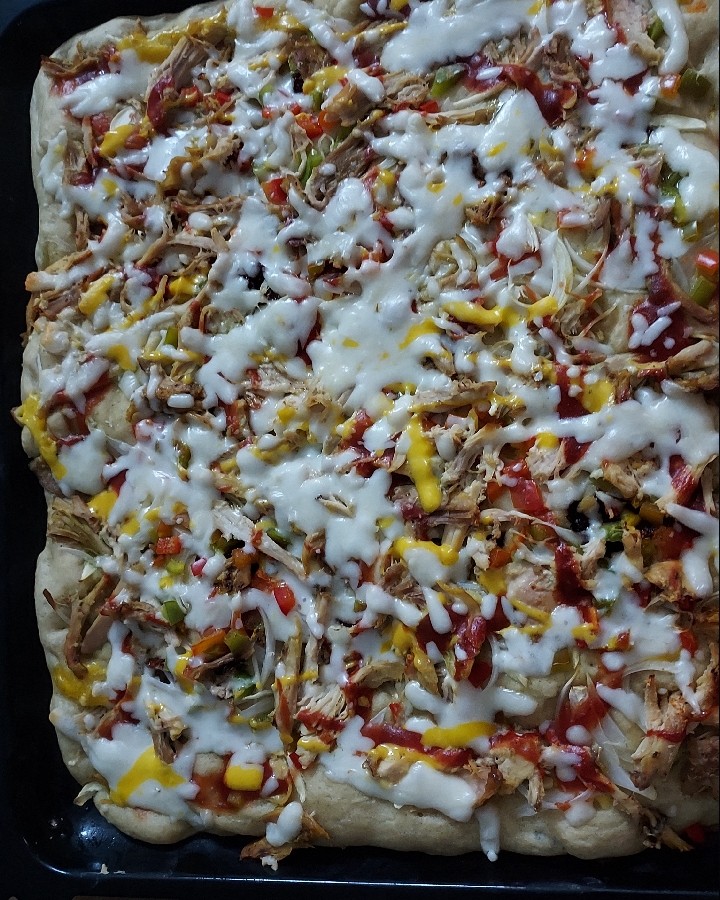 پیتزا ،تاس کباب، لازانیا، سوپ دال عدس، حلوای لبو و میوه