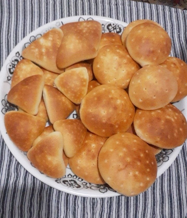 کلوچه و نان خرمایی