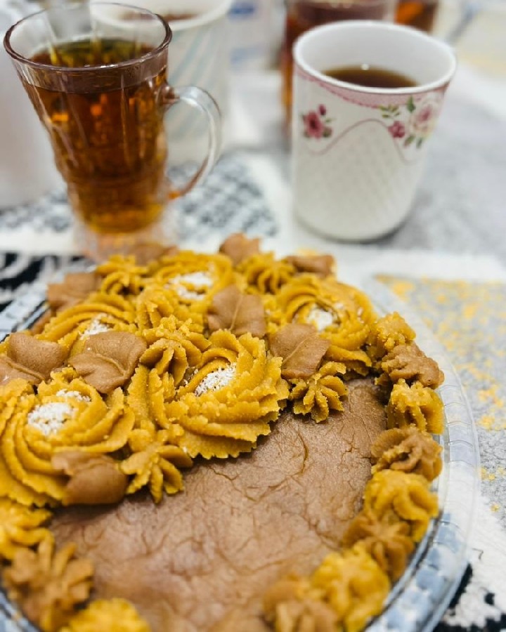 سلام ? 
حلوایی ک درست کردم و بردم اتاق عمل با همکاران دور هم ...جای همه خالی?