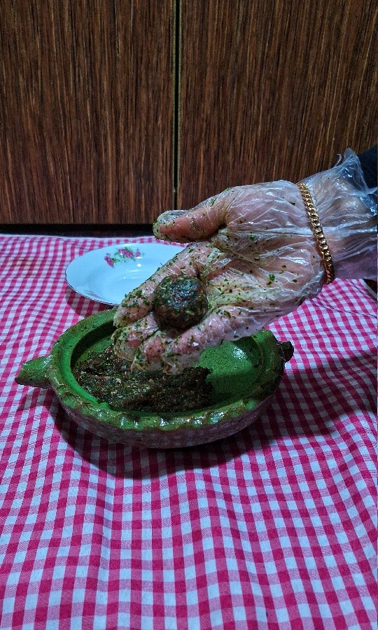 عکس مرحله 2 تهیه خورش انارویج