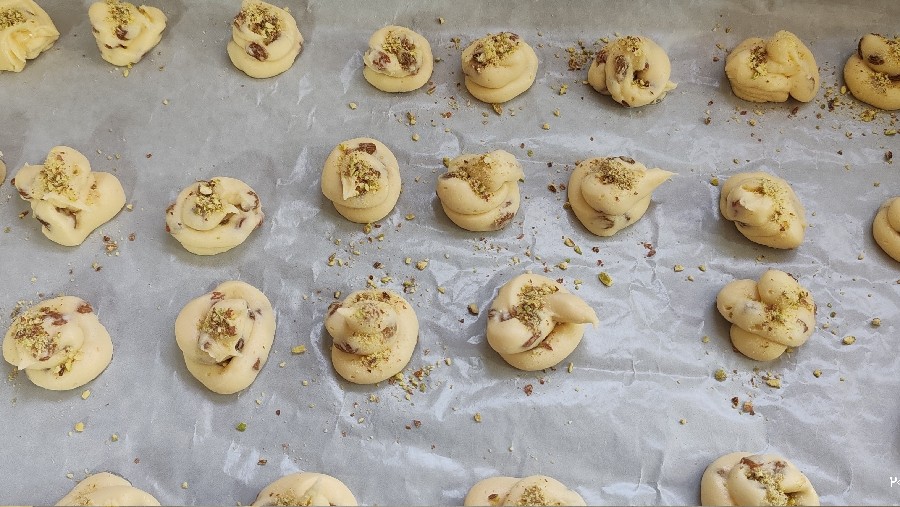 شیرینی کشمشی
