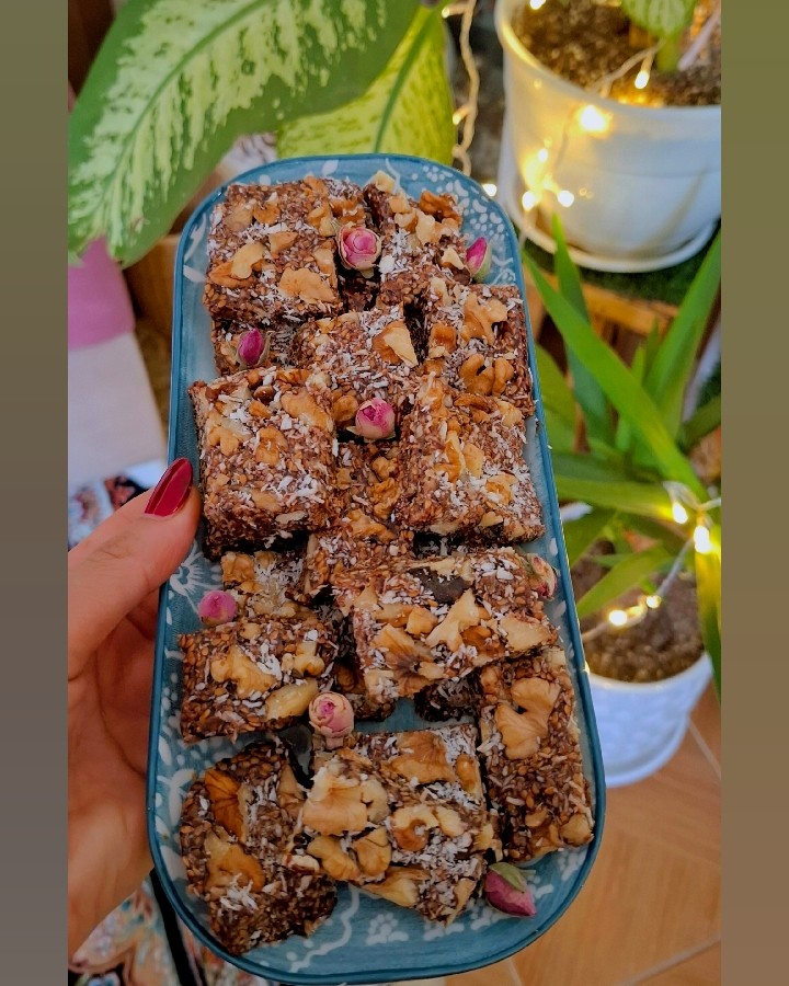 میان وعده ی کنجدی 