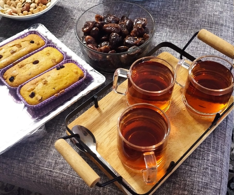 کیک زعفرانی کشمش و گردو