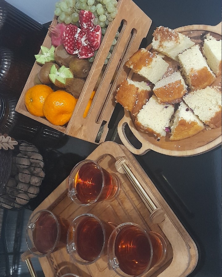 پزیرایی ازمهمونام
کیک وانیلی
دیزاین میوه
چای خوشرنگ
جاتون سبز