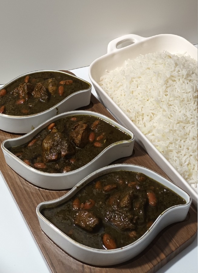 قورمه سبزی 
ورق بزن عزیزم 
 