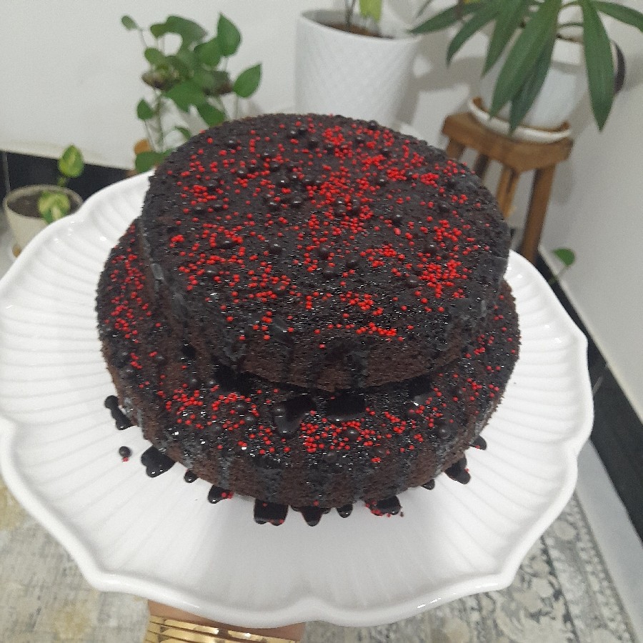 کیک کاکائویی با سس شکلاتی