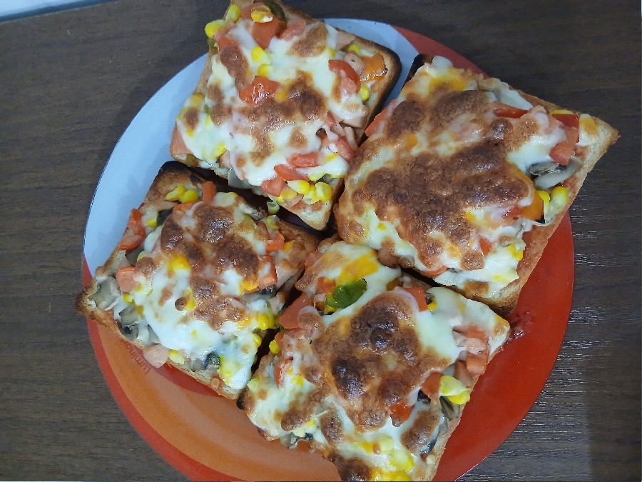 پیتزا بانون تست 
دست پخت دخترم برای ناهارش 