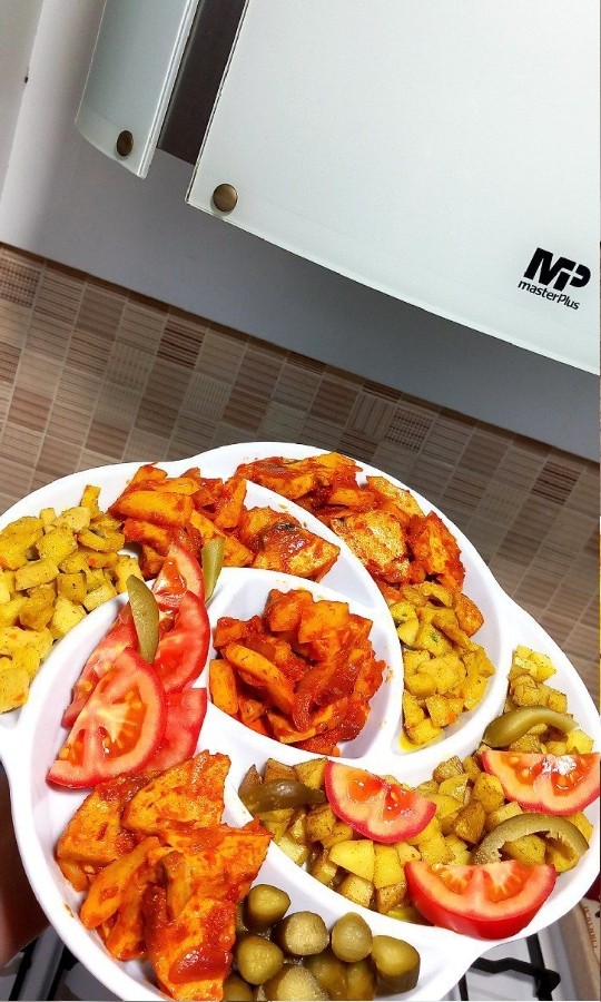 سینی مزه ها  
ورق بزن عزیزم  