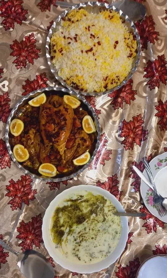 زرشک پلو با مرغ شکم پر 
آش دوغ 