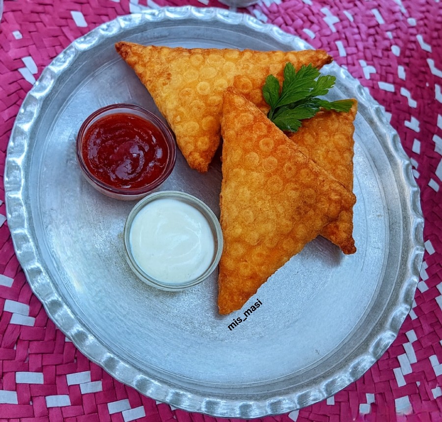 سمبوسه مرغ و قارچ