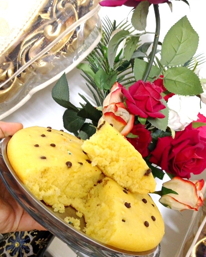 کیک زعفرانی خوشمزه.