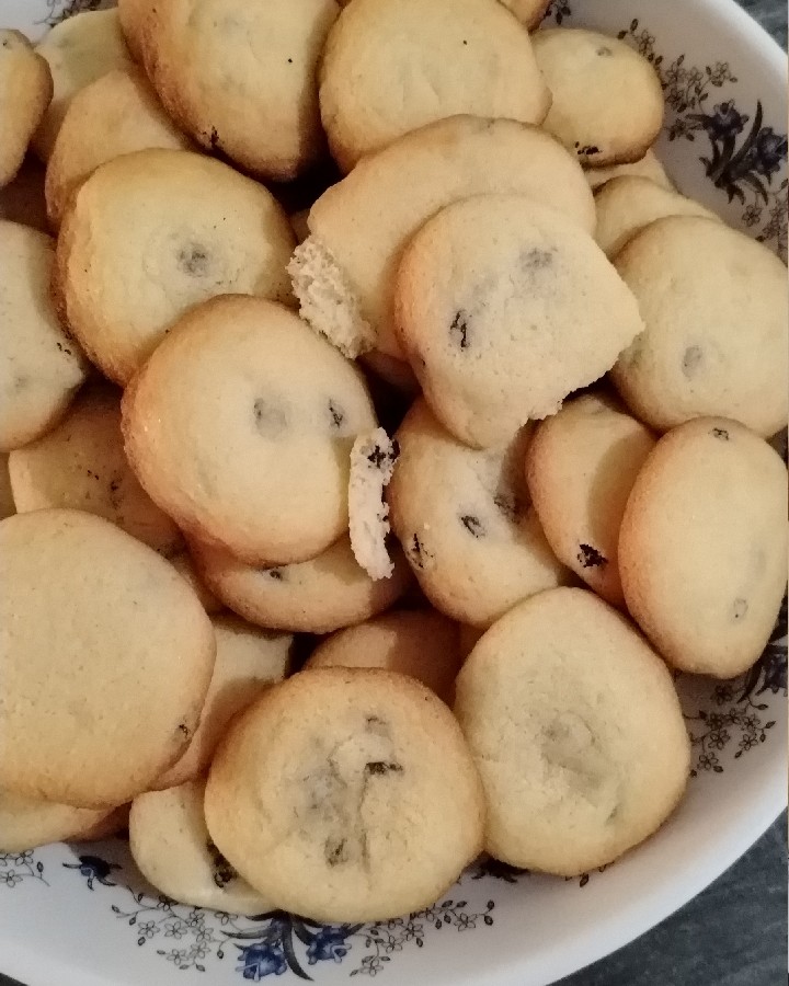 شیرینی کشمشی و کیک سیب