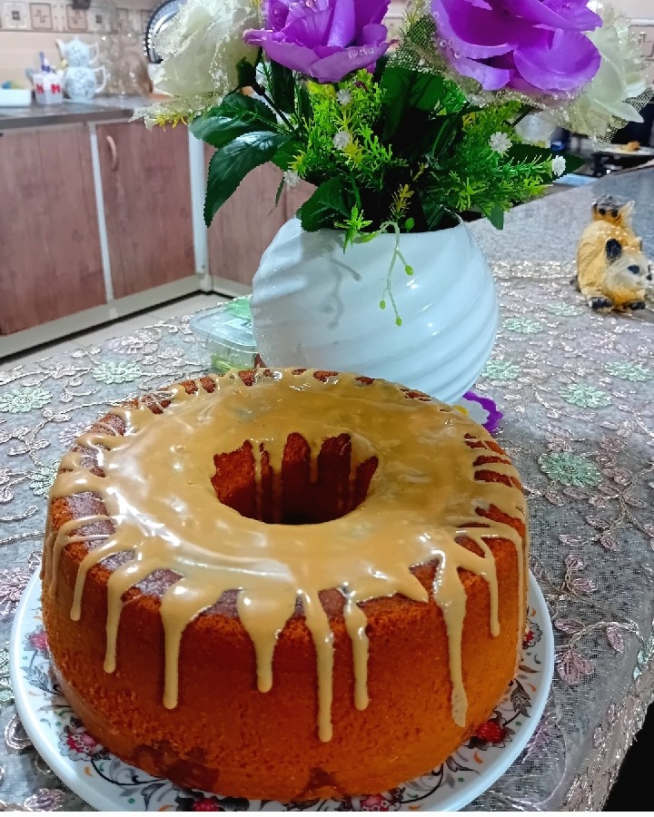 کیک زعفرانی با سس کارامل 