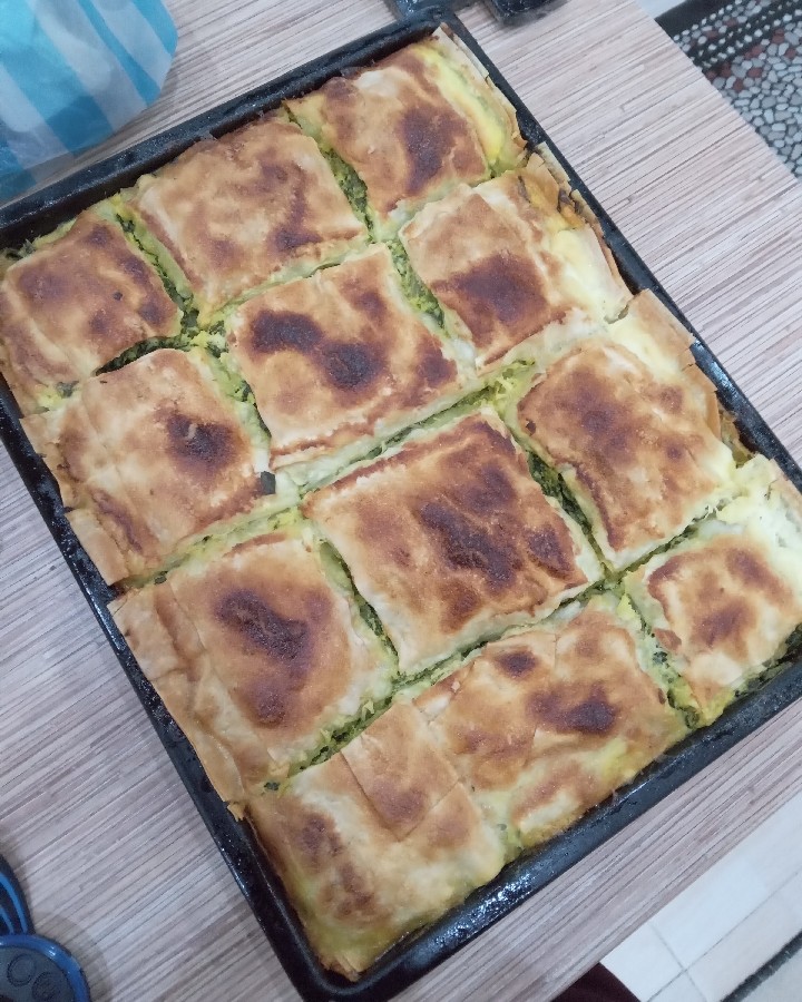 برک اسفناج و پنیر 