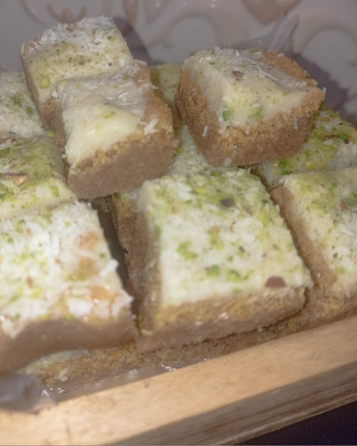 اسلایس نارگیل و پسته